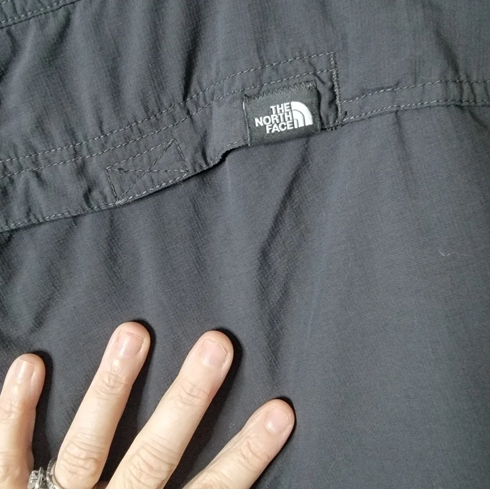♡The North Face Dark‎ Gray Cargo Shorts